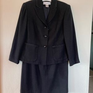 Jones New York Black Tweed Leather Trim Two Piece Pencil Skirt Suit SZ 8P